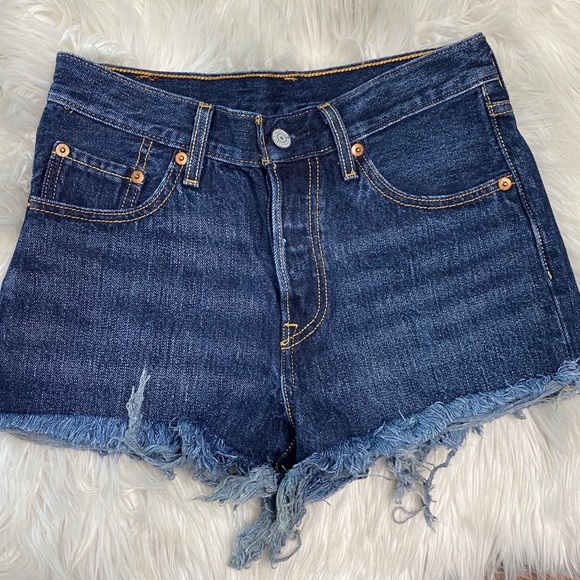 Levi’s Dark Wash 501 Denim Cutoff Shorts - Picture 2 of 7
